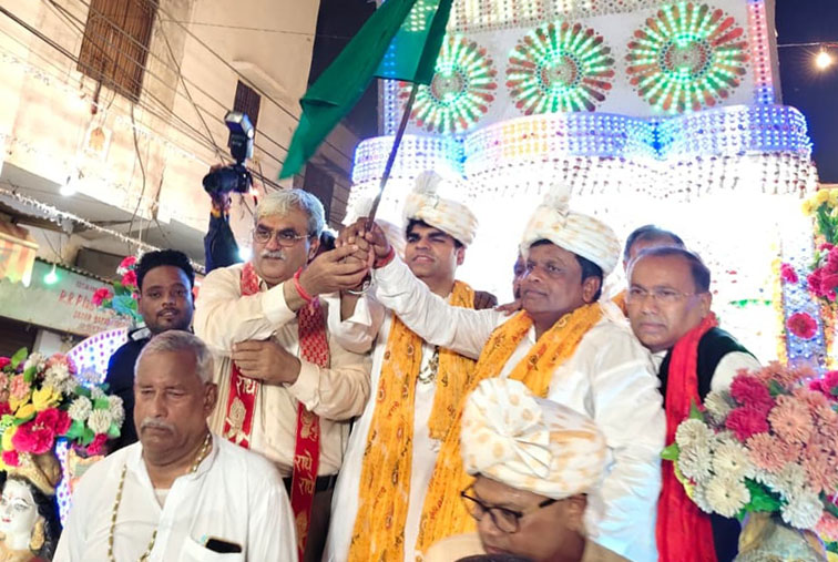 आकर्षण झांकियों के साथ निकली भगवान श्रीकृष्ण की भव्य शोभायात्रा