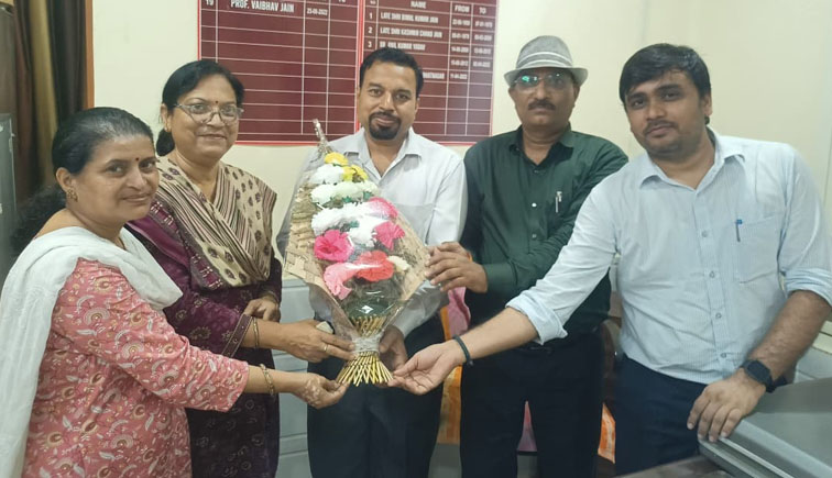 सीएल जैन कॉलेज के प्राचार्य का सम्मान, तीन…