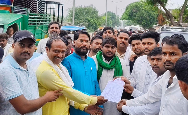 चाणक्य फाउंडेशन के नेतृत्व में किसानों ने तीन सूत्रीय मांगों को लेकर दिया धरना