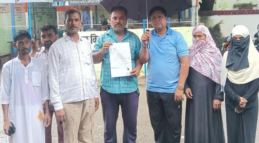 आवारा कुत्तों से परेशान मोहल्लेवासियों ने एसडीएम को सौंपा ज्ञापन