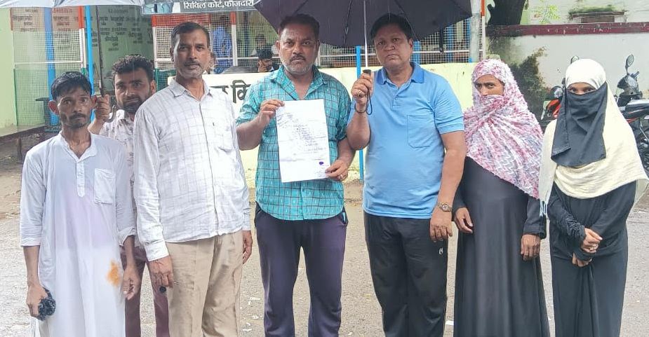 आवारा कुत्तों से परेशान मोहल्लेवासियों ने एसडीएम को सौंपा ज्ञापन