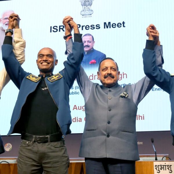 ‘अंतरिक्ष से आज भी भारत सारे जहां से…