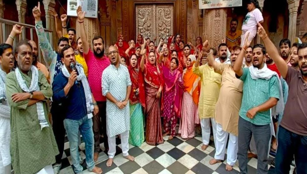 ठाकुर बांकेबिहारी मंदिर में दर्शन समय वृद्धि पर विवाद और विरोध