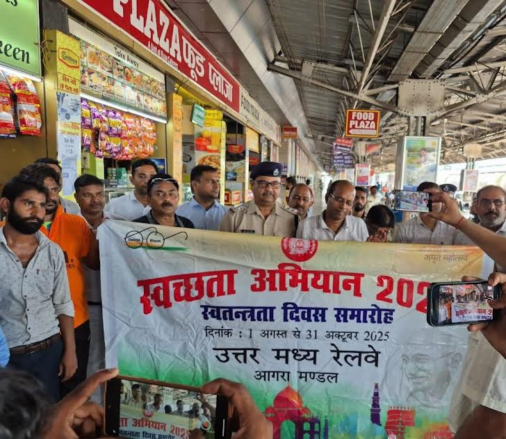 स्वच्छता ही सेवा – 2025 अभियान के तहत यात्रियों को किया जागरूक