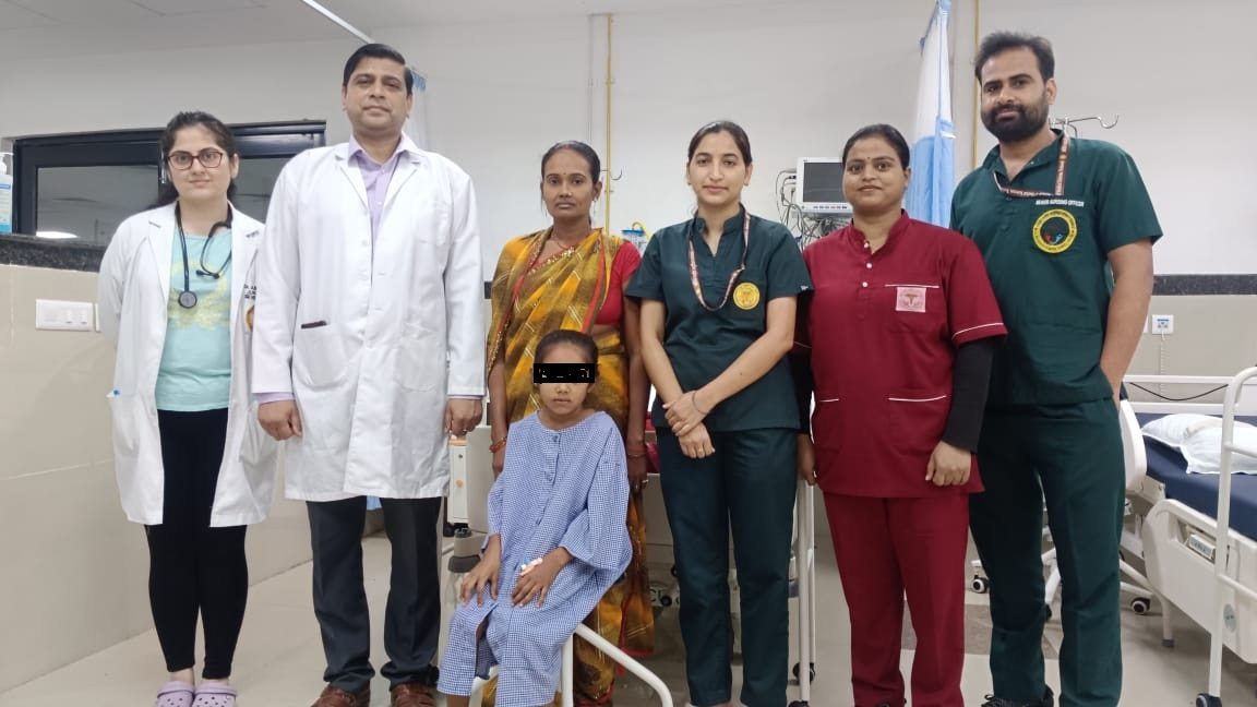 7 साल की बच्ची की किडनी से 16 मिमी पथरी का सफल ऑपरेशन