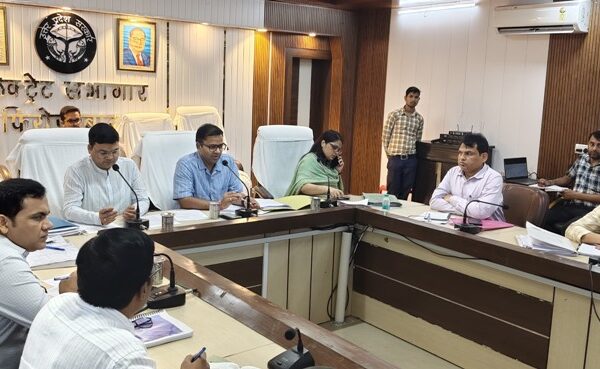 शिकायतों के निस्तारण में अधिकारी कोताही न बरतें…