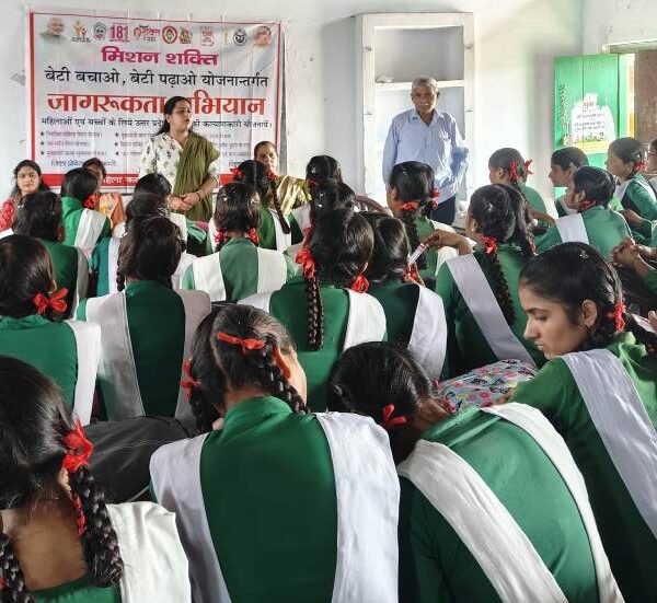 महात्मा गांधी कन्या इंटर कॉलेज में बेटियों के…