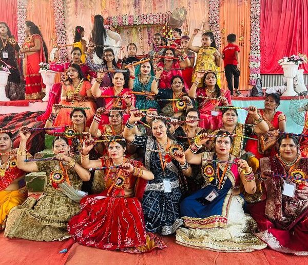उत्सव-ए-डांडिया’, महिलाओं की सनातनी ऊर्जा से जगमगाई शाम
