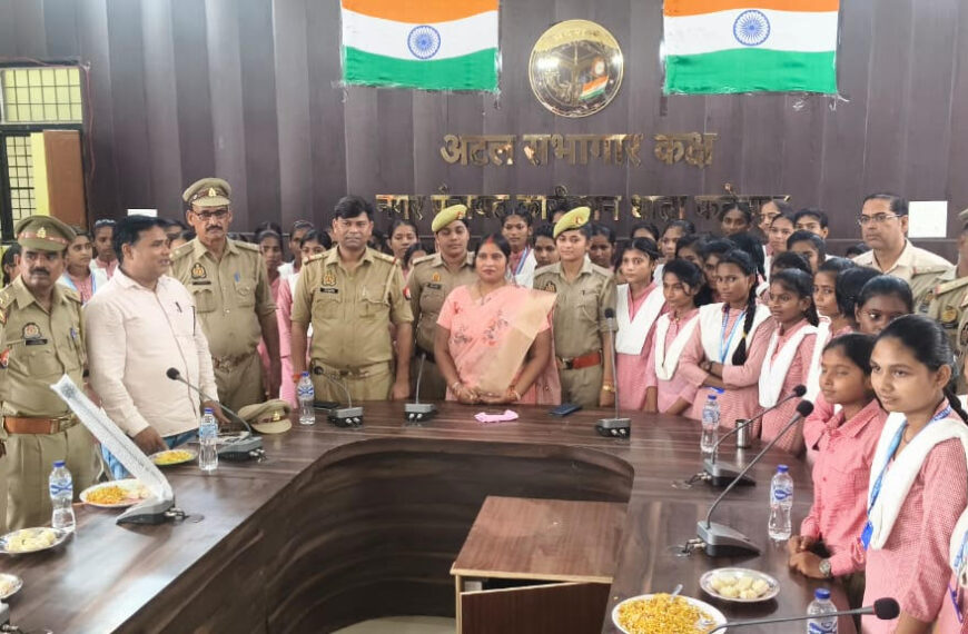 छात्राओं को महिला सशक्तिकरण के तहत किया गया जागरूक