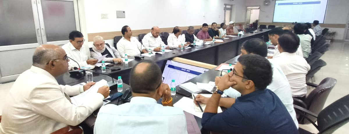 जिला निर्वाचन अधिकारी ने की राजनीतिक दलों के प्रतिनिधियों संग बैठक