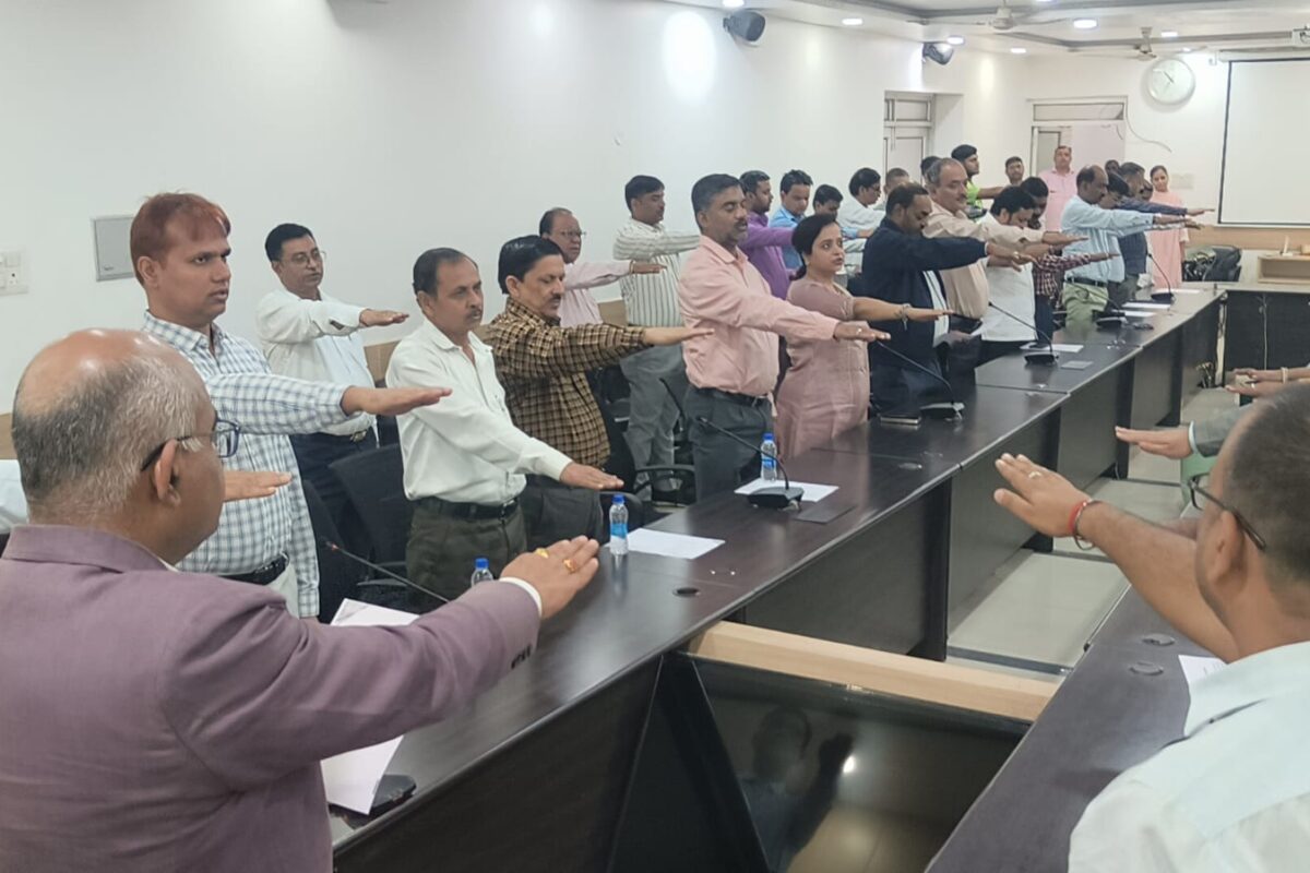 सरदार पटेल को किया नमन, राष्ट्रीय एकता व अखंडता की ली शपथ