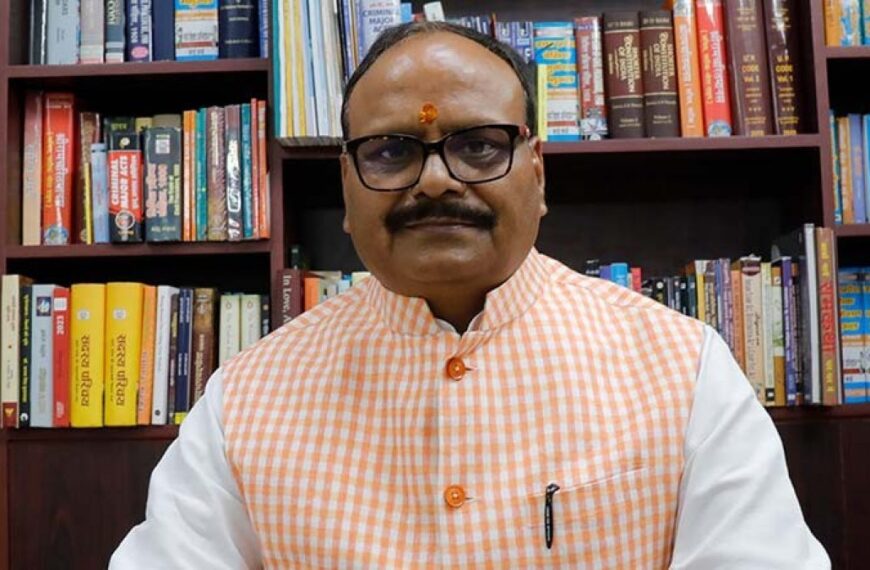 डिप्टी सीएम ब्रजेश पाठक ने दिए एनएचएम निदेशक को समस्या समाधान के निर्देश
