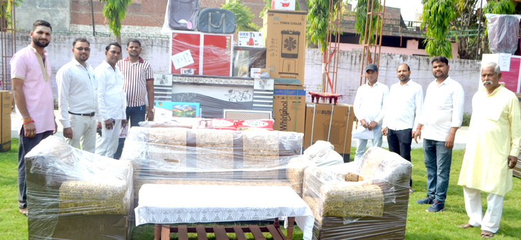 42 जोड़ो को गृहस्थी का सामान किया वितरित