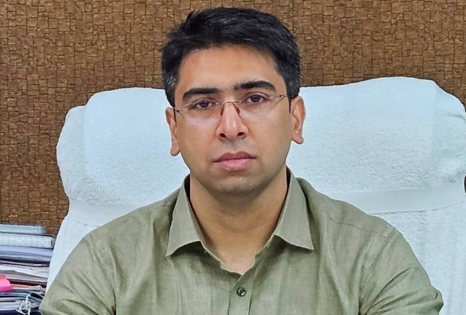 जिलाधिकारी राहुल पांडे का हुआ स्थानांतरण, अतुल वत्स बने नए डीएम