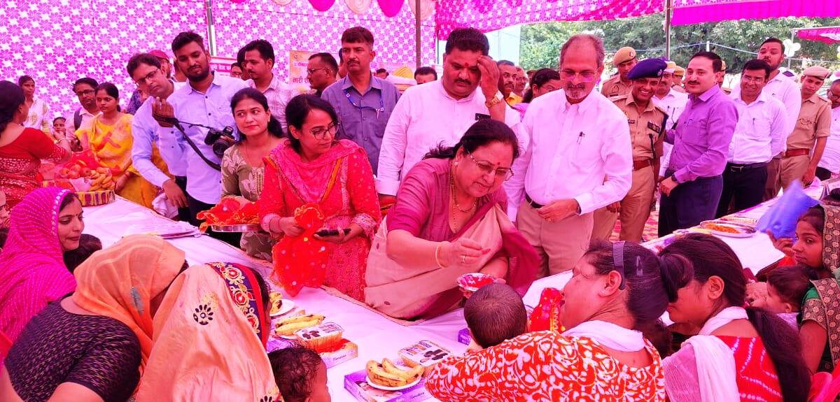 पुलिस लाइन में आयोजित हुआ भव्य कन्या पूजन कार्यक्रम
