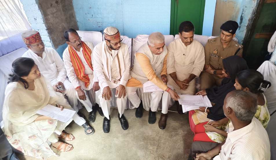 पीड़ित परिवार के साथ खड़ी है सरकार, आर्थिक मदद के साथ न्याय का वादा