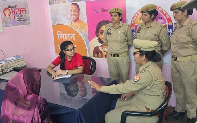 ‘मिशन शक्ति’ के तहत छात्रा बनी एक दिन की थाना प्रभारी