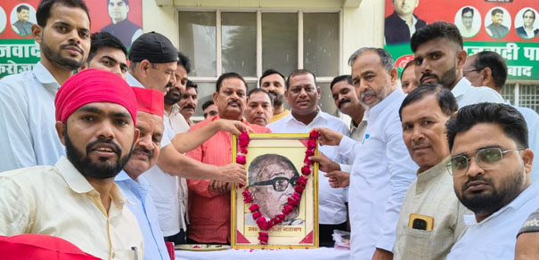 सपा ने मनाई लोकनायक जयप्रकाश नारायण की जयंती