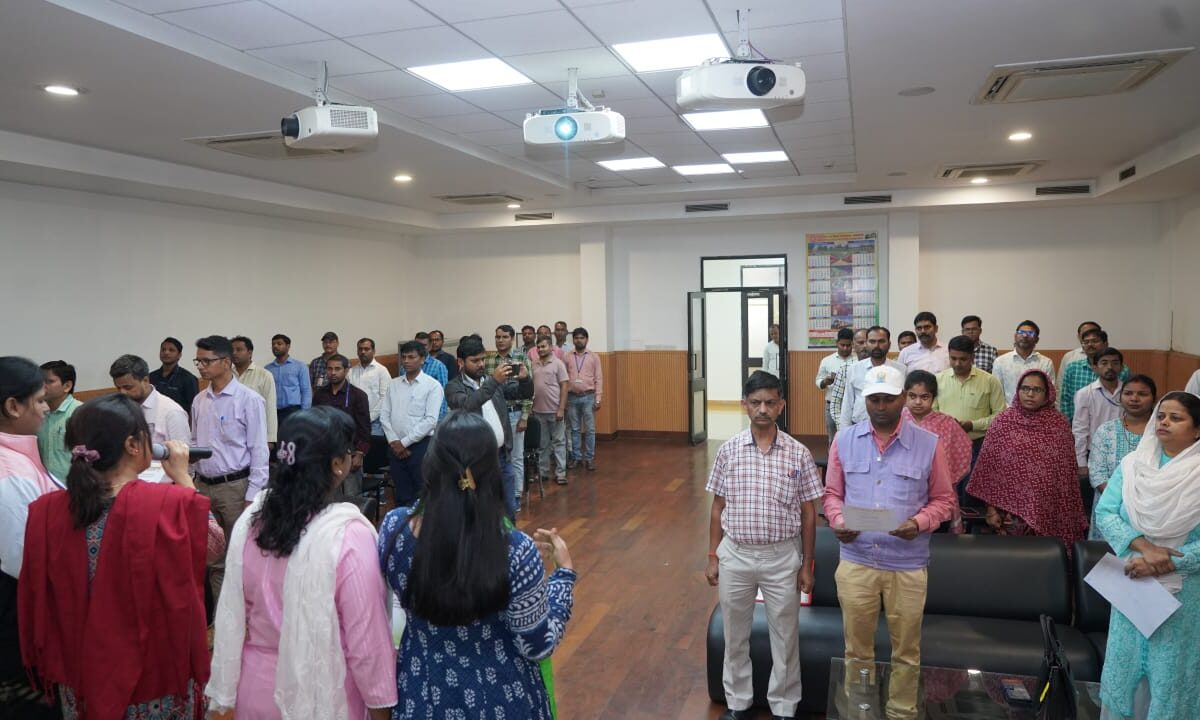 рдЖрд░реЗрдбрд┐рдХрд╛ рдореЗрдВ 150 рд╡рд░реНрд╖ рдкреВрд░реЗ рд╣реЛрдиреЗ рдкрд░ рд░рд╛рд╖реНрдЯреНрд░реАрдп рдЧреАрдд тАШтАШрд╡рдиреНрджреЗ рдорд╛рддрд░рдореНтАШтАШ рдХрд╛ рд╕рд╛рдореВрд╣рд┐рдХ рдЧрд╛рдпрди