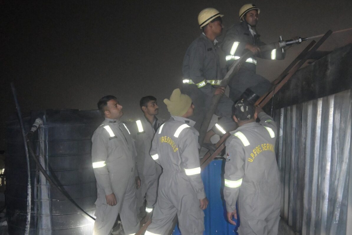 कोल्ड स्टोरेज में लगी आग, एक की मौत, एक गंभीर घायल