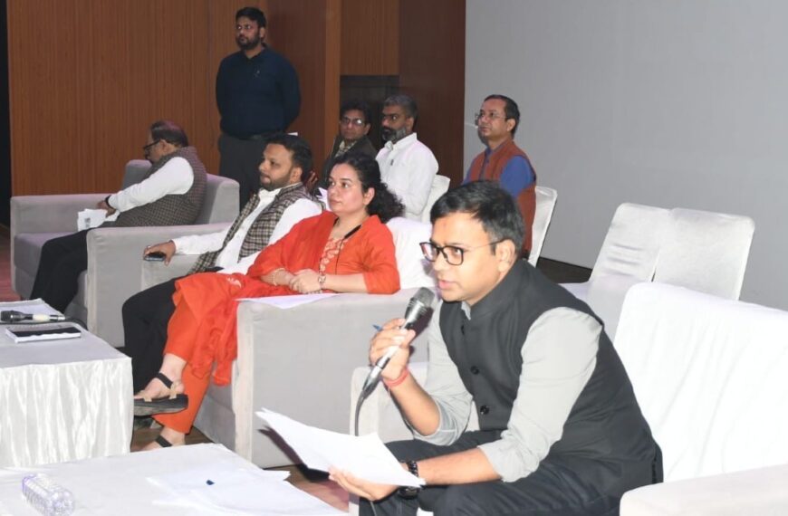 डीएम ने एसआईआर प्रशिक्षण का किया निरीक्षण, लापरवाह बीएलओ को नोटिस