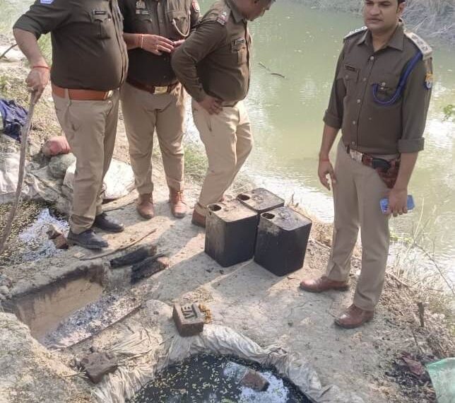 आबकारी एवं पुलिस विभाग की संयुक्त टीम द्वारा अवैध कच्ची शराब के अड्डों पर कार्रवाई
