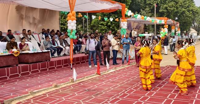 नेशनल स्तर पर खेलकर परिषदीय विद्यालयों का नाम ऊंचा कर रहे बच्चे : डीएम