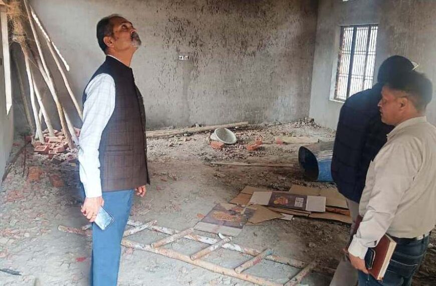 मुख्य विकास अधिकारी के निरीक्षण में निर्माण कार्य संतोषजनक, पंचायत सचिवालय पर लापरवाही उजागर