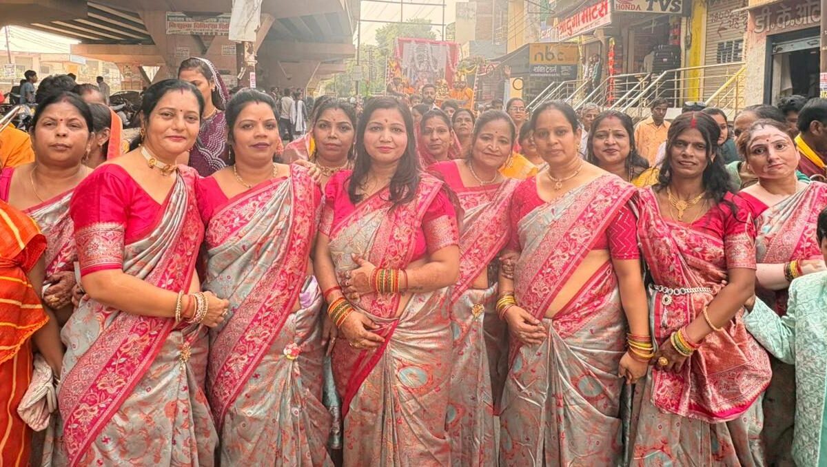 मोक्ष कल्याण की शोभायात्रा गाजे-बाजे के साथ निकली