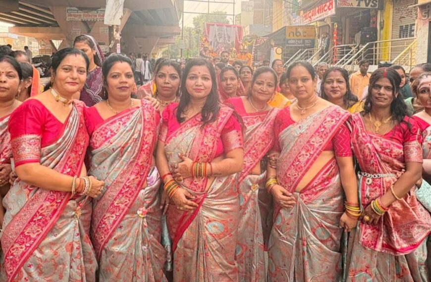 मोक्ष कल्याण की शोभायात्रा गाजे-बाजे के साथ निकली