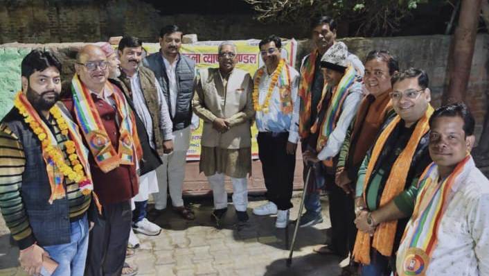 टूंडला व्यापार मंडल के अध्यक्ष बने गौरव, महामंत्री विवेक