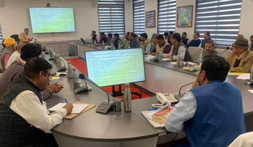 ब्रज विकास परियोजनाओं में देरी पर सीईओ ने जताई नाराजगी