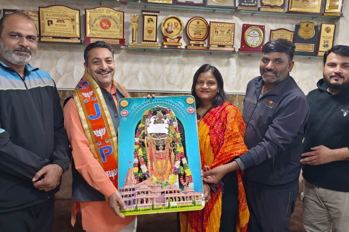 भाजपा जिलाध्यक्ष का मेयर ने किया स्वागत