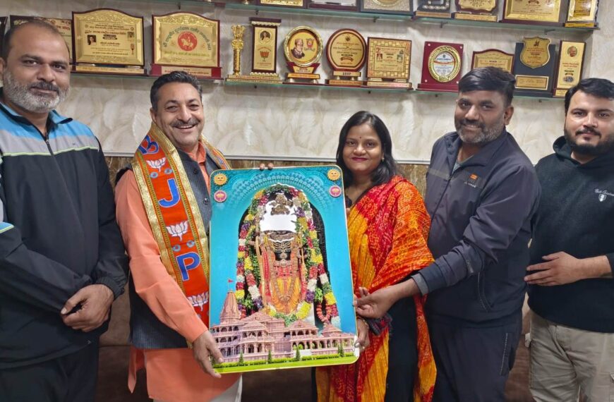 भाजपा जिलाध्यक्ष का मेयर ने किया स्वागत