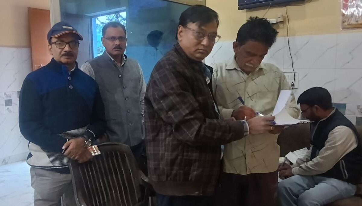 खाद्य विभाग की टीम ने आटे की फैक्ट्री पर मारा छापा, 20 लाख का माल…