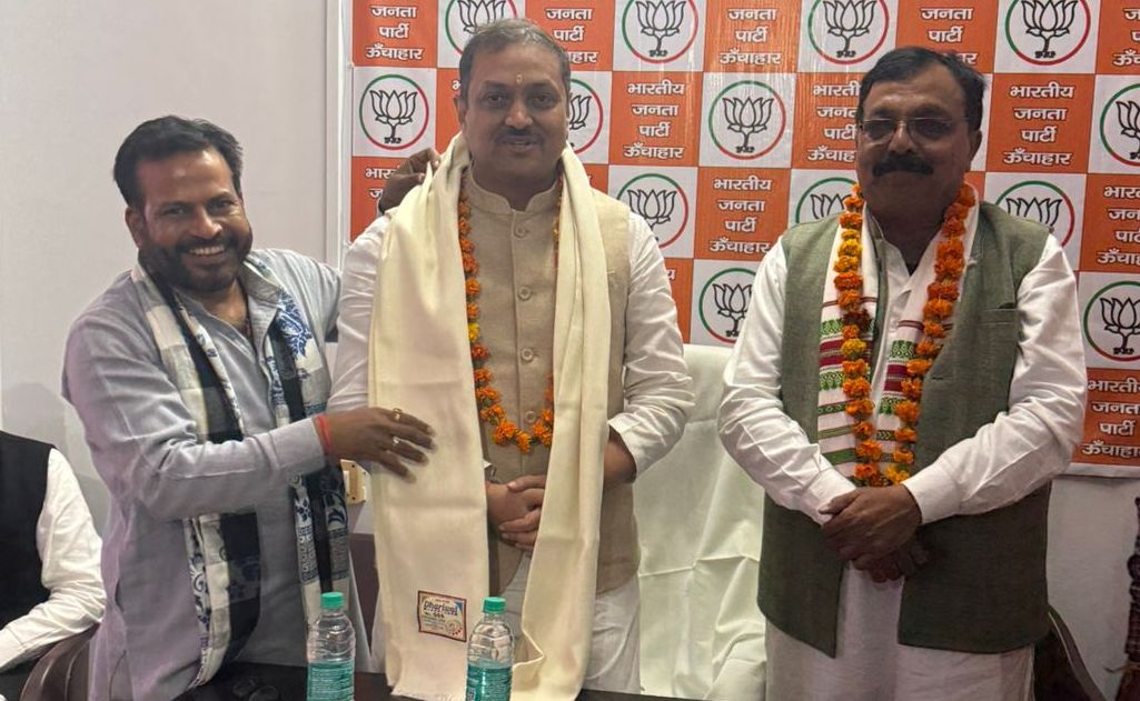 एमएलसी चुनाव हेतु भाजपा नेता ने उम्मीदवार के साथ की समीक्षा, लक्ष्य निर्धारण पर जोर