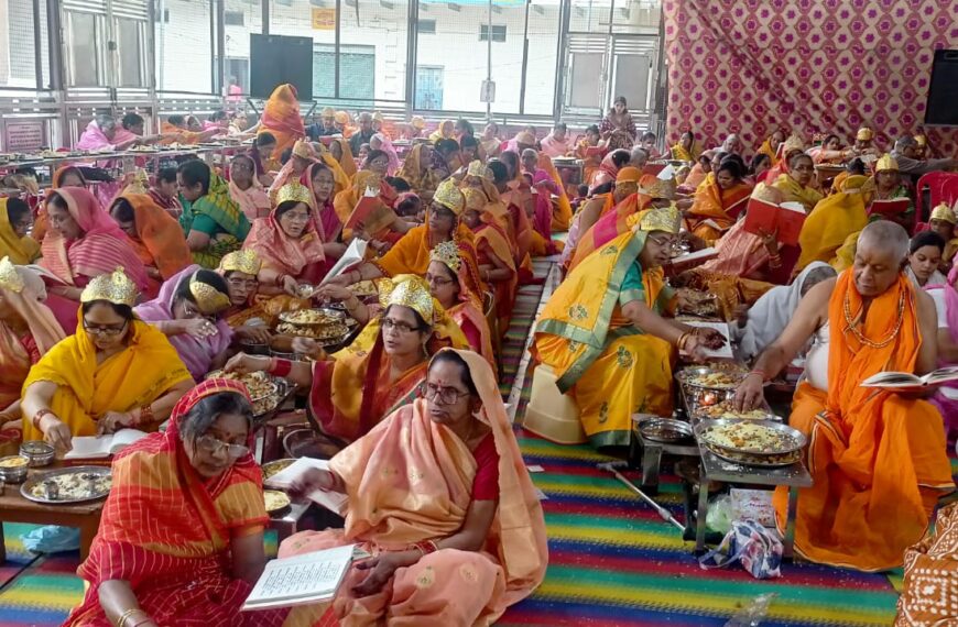 नगर के जैन मंदिरों में श्रीजी के समक्ष 512 अर्घ्य किए समर्पित