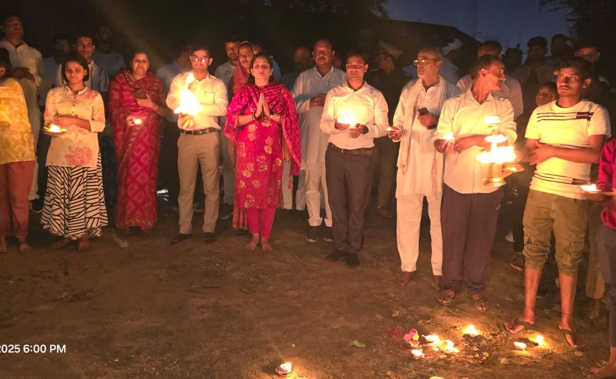 рдЧрдВрдЧрд╛ рдЙрддреНрд╕рд╡ рдореЗрдВ рдЬрдирд╕рд╣рднрд╛рдЧрд┐рддрд╛ рд╕реЗ рдЧреВрдВрдЬрд╛ рджрд╢рд╣рд░реА рдЧрд╛рдВрд╡