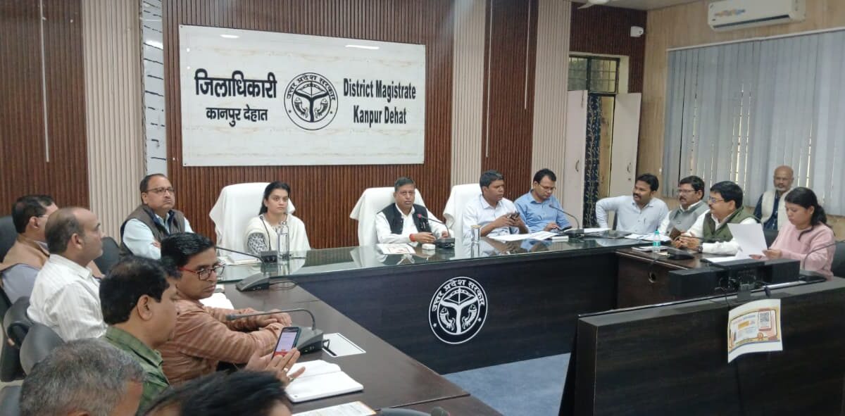 जिलाधिकारी ने पराली प्रबंधन और आईजीआरएस की समीक्षा बैठक में दिए निर्देश