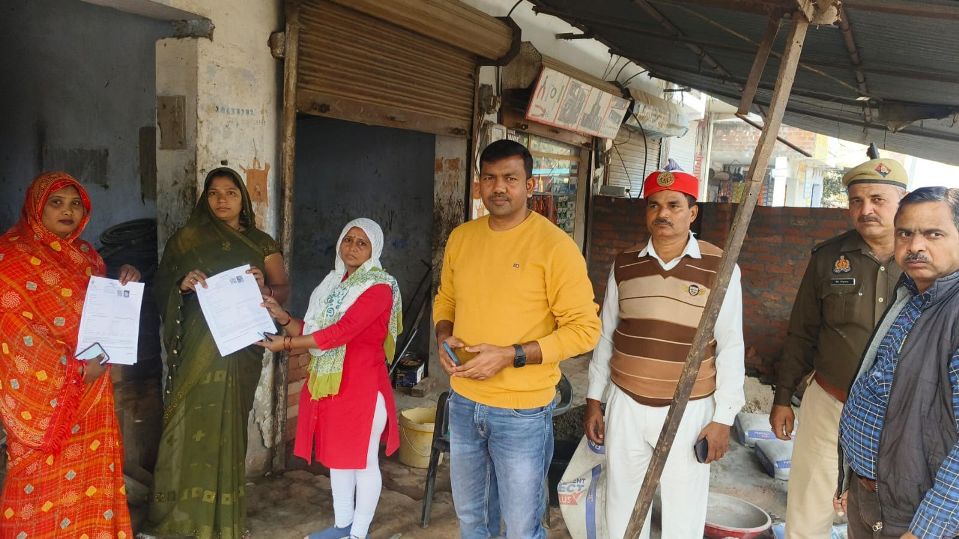 SIR: अधिकारियों ने किया स्थलीय निरीक्षण, कार्य की गुणवत्ता की परखी