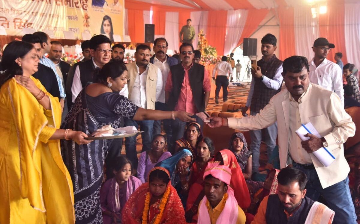 मुख्यमंत्री सामूहिक विवाह में 128 जोड़ों का विवाह और 07 का निकाह सकुशल संपन्न