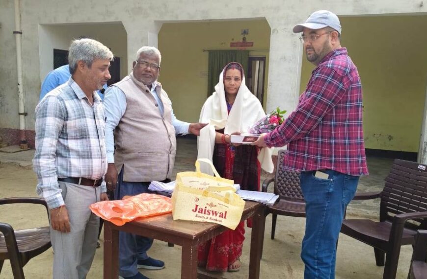 बूथ पर अच्छा कार्य करने वाले बीएलओ को प्रशस्तिपत्र देकर किया गया सम्मानित