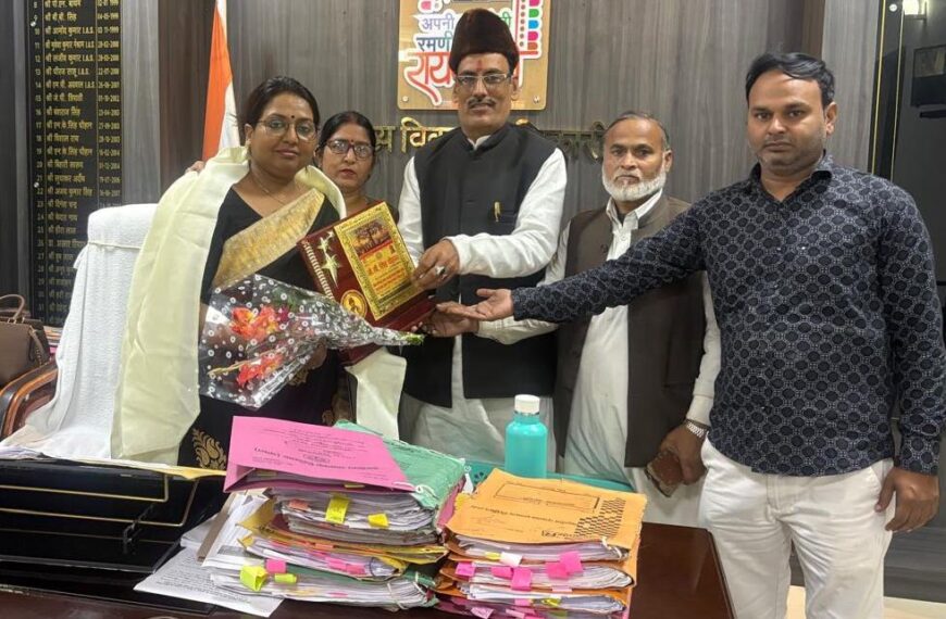 व्यापार मंडल चौहान गुट प्रदेश अध्यक्ष ने अपनी टीम के साथ सीडीओ से की शिष्टाचार भेंट