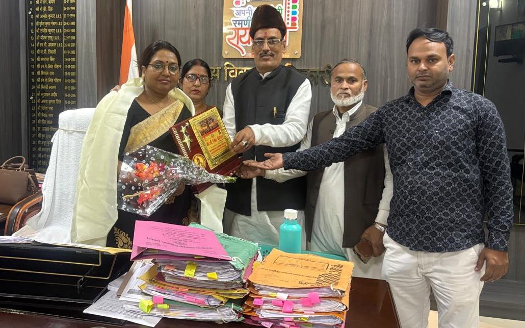 व्यापार मंडल चौहान गुट प्रदेश अध्यक्ष ने अपनी टीम के साथ सीडीओ से की शिष्टाचार&hellip;