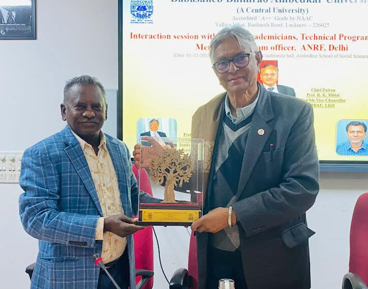 बाबासाहेब भीमराव अम्बेडकर विश्वविद्यालय में हुआ संवाद सत्र का आयोजन