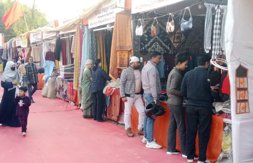 गांधी बुनकर मेला में अनूठे उत्पाद बने आकर्षण का केंद्र