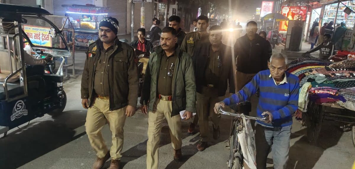 पुलिस की पैदल गश्त, लोगों में सुरक्षा का भरोसा