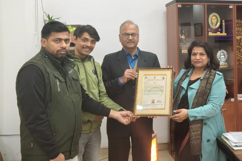 बुद्धिमान पुस्तक छँटाई एवं पुस्तकालय प्रबंधन प्रणाली का डिज़ाइन पंजीकृत