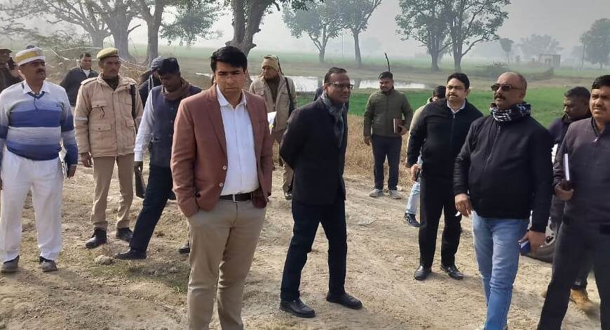 नव निर्माणाधीन गौ संरक्षण केंद्र का जिलाधिकारी ने किया निरीक्षण