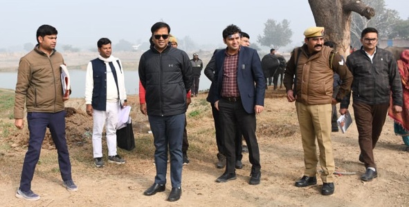 डीएम ने कपावली का किया निरीक्षण, ग्रामीणों से किया संवाद